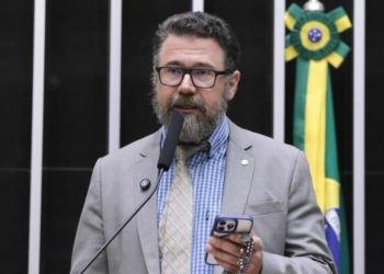 Conselho de Ética aprova nova suspensão de Marcos Pollon após deputado xingar Hugo Motta